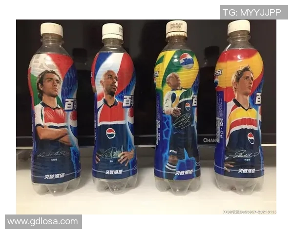 当年百事可乐广告足球明星重返赛场再度引发热议，回忆与传奇并存